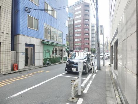 玄関前の歩道