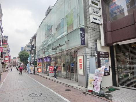 当然ながら、とても人通りが多いです