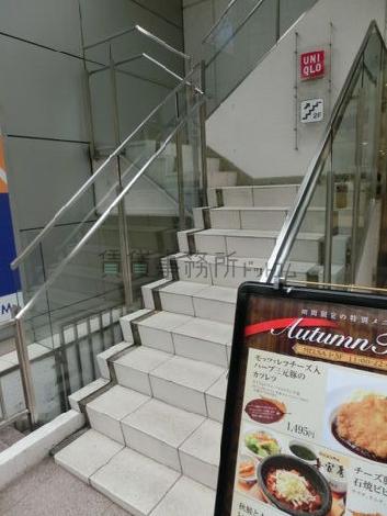 裏側の階段