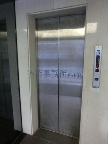 エレベーターは1基です