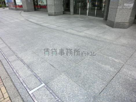 フラットな床面