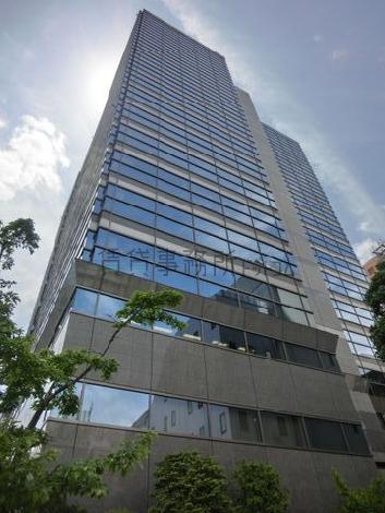 青みがかったガラス面です