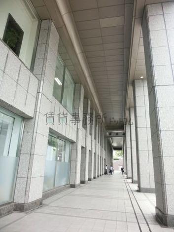 ２フロア吹き抜け通路