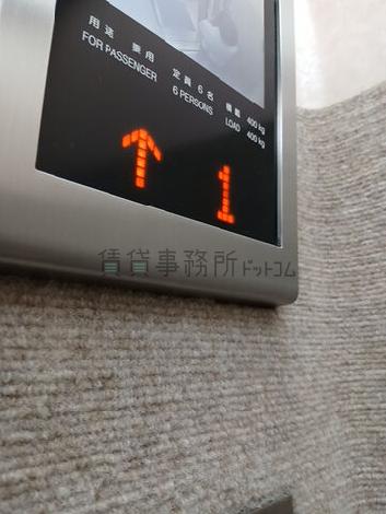 エレベーター６名乗り