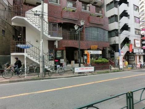 前面の道路です