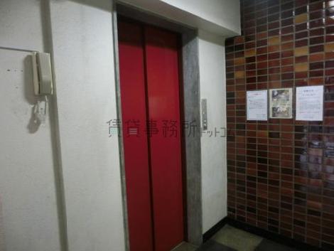 エレベーターは1基です