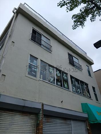 秋山貸店舗の外観写真