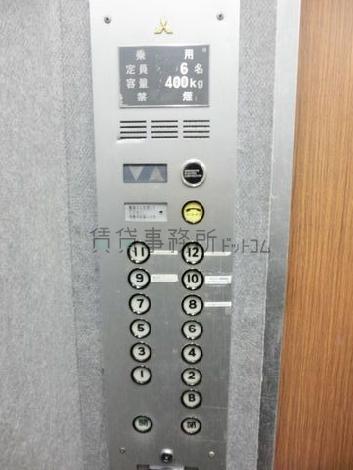 エレベーター内の操作面