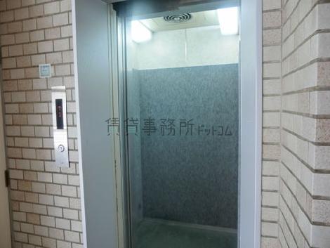 エレベーター内