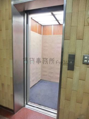 籠内の内装