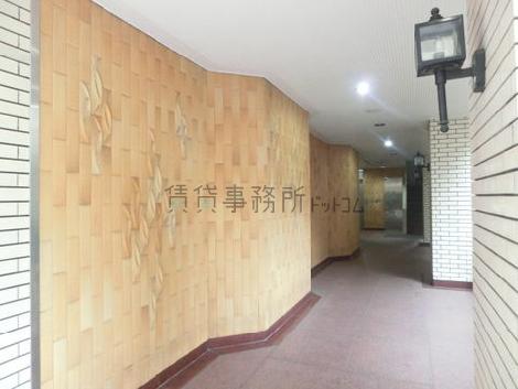 暖かみのある色調を採用