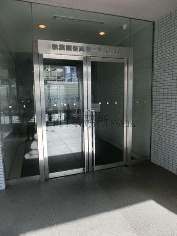 透明感のある正面玄関ドア