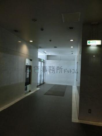 落ち着いた雰囲気のエントランス