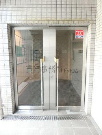 玄関口前