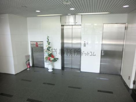 エレベーターは1基