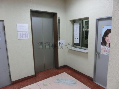 エレベーター前