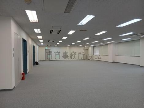 厚木国際ビルの室内