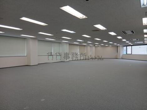 厚木国際ビルの室内