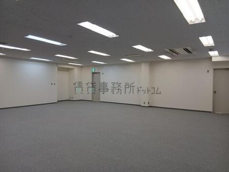 厚木国際ビルの室内