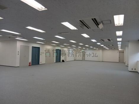 厚木国際ビルの室内
