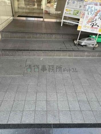 玄関には少し段差あり