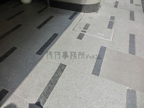 デザイン的な石張りです