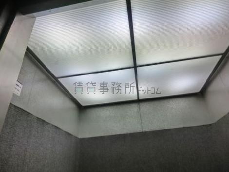 EV内の天井です