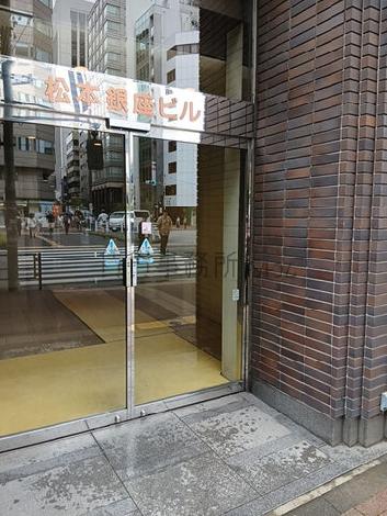 出入口付近