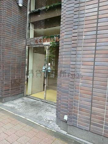出入口付近