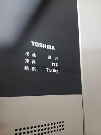 エレベーター11名乗り