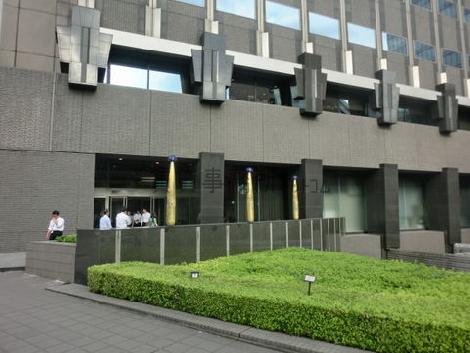 ビル裏の休憩所です