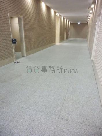 段差の無いフラットな床面