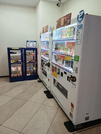 自動販売機あり
