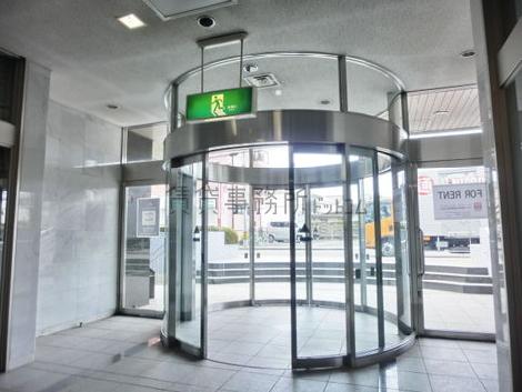 円形型の正面扉