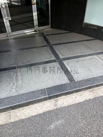 正面玄関前　段差
