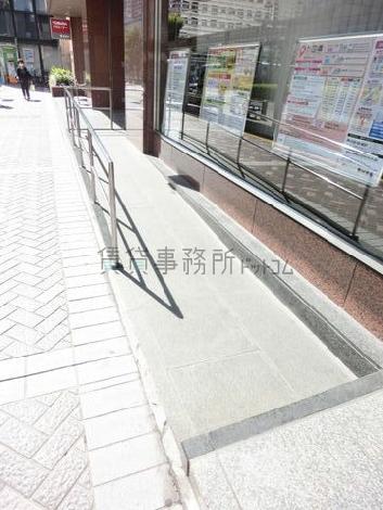 傾斜のあるスロープ
