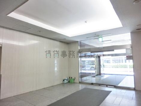 天井には間接照明が設置されています