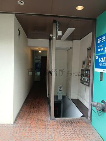 出入口付近