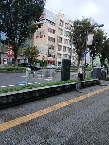 建物前の通り