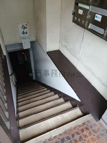 地下への階段