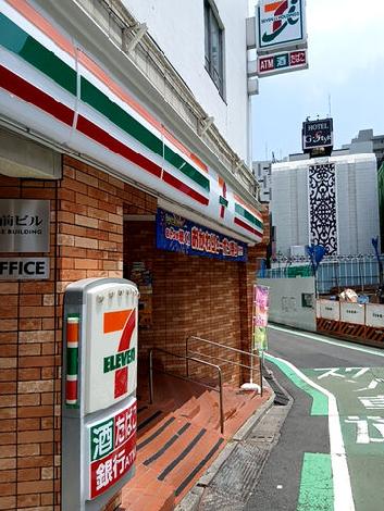 一階にはコンビニ