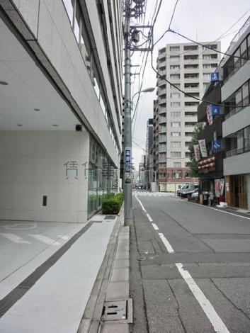駐車場側は車の通りは少ないです