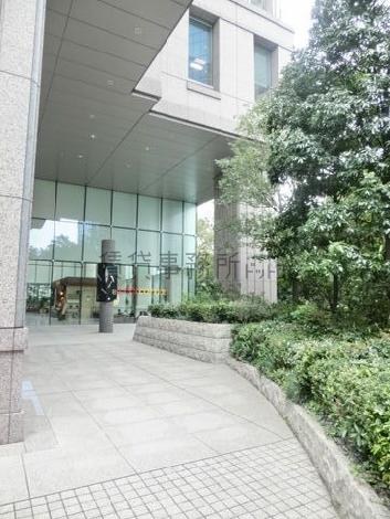 吹き抜け仕様の玄関回り