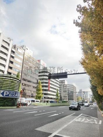 八丁堀方面へ向かう公道です