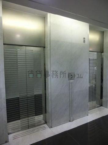 清潔感溢れるエレベーターエントランス