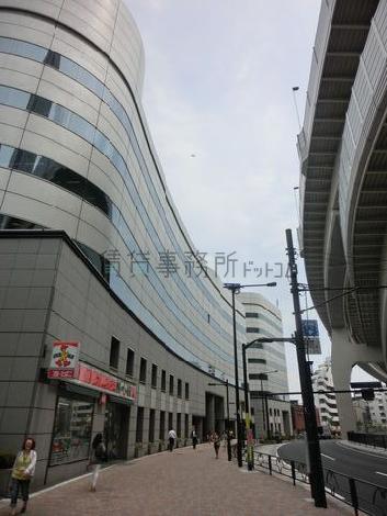 初台側歩道より撮影