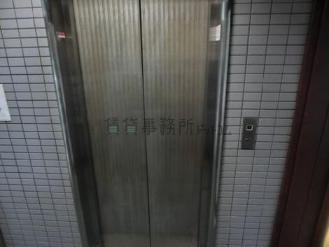 エレベーターは1基です