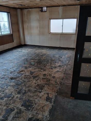 石原ビルの室内