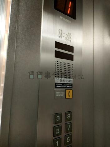 エレベーター１３名乗り