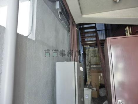 ビル裏側の外階段です